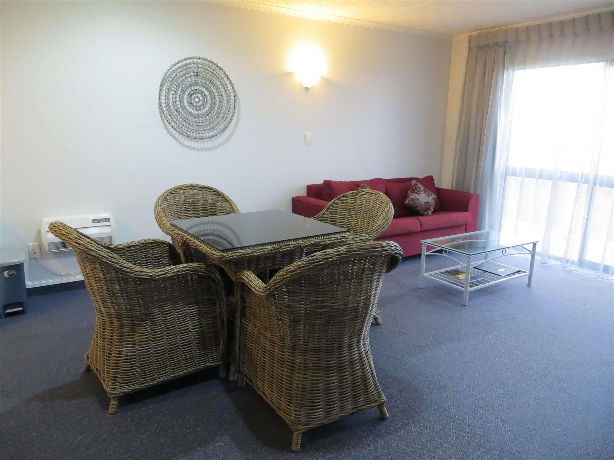 Harbour View Motel On Ahuriri Beach In Napier Nz With Sea View Suites Ngoại thất bức ảnh